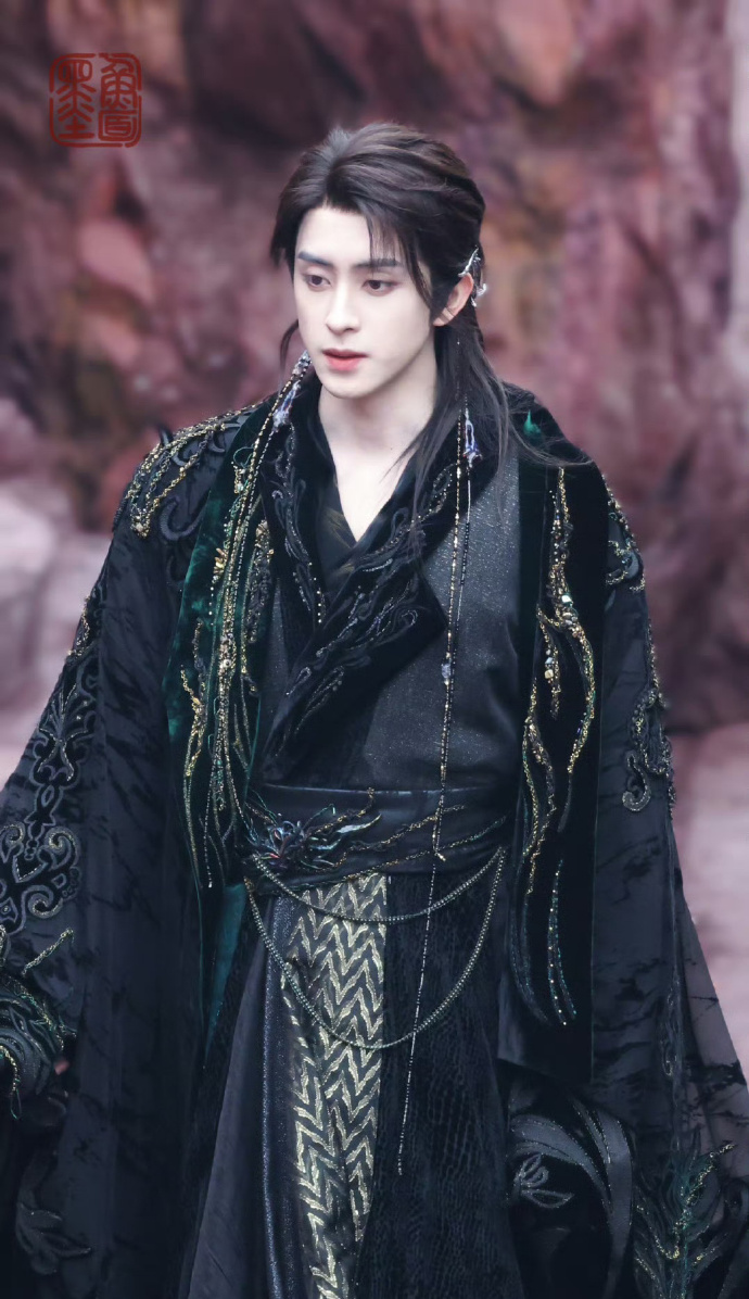 敖瑞鹏《白月梵星》的最新路透