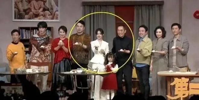 赵丽颖一身与众不同的造型抓人眼球