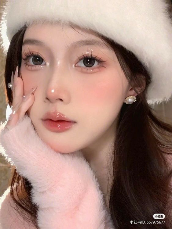 1、夹睫毛时动作要温和