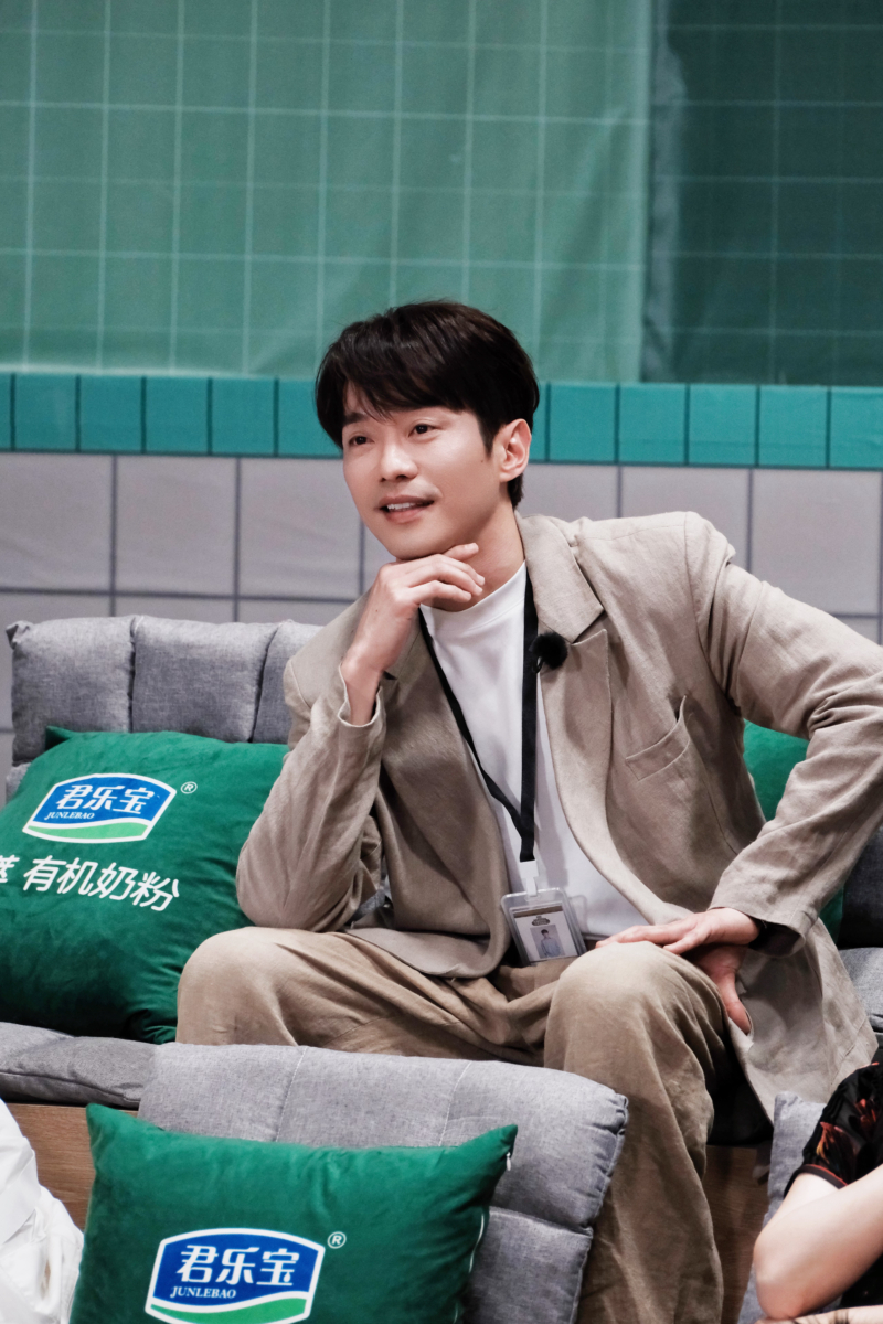 张栋梁唱而优则演