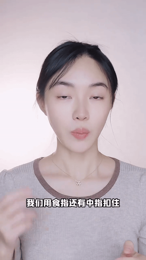 【改善面部发腮】动作三、提拉下颚线