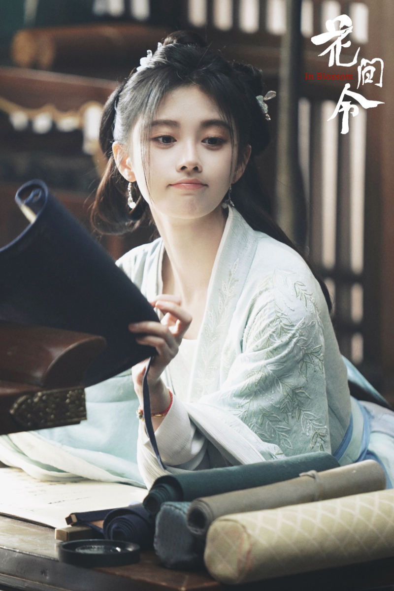 鞠婧祎只演出了少女的活泼俏皮