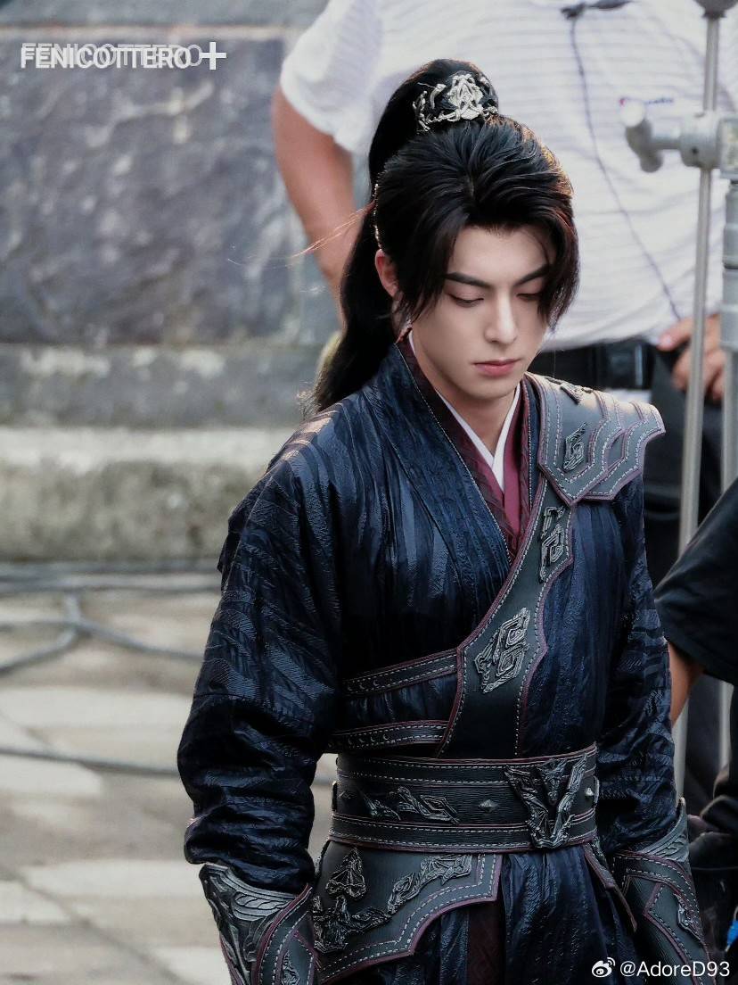 《大奉打更人》