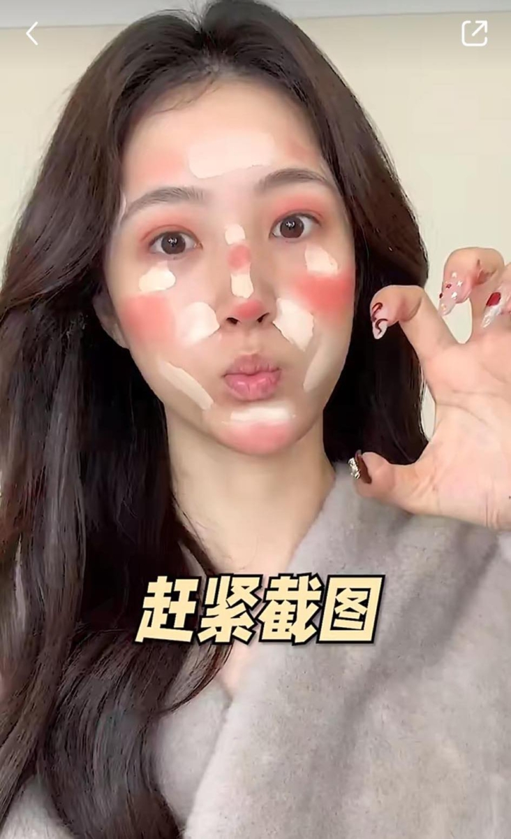 腮红点涂比较嘭部位