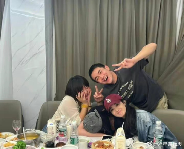 林更新和赵丽颖私下聚餐的照片