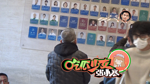 #被拍到拄着拐杖到医院就诊