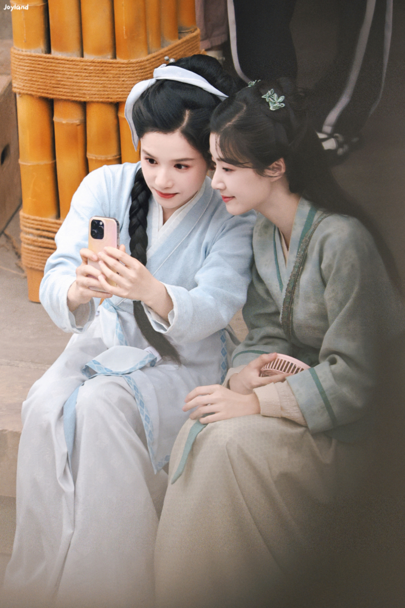 卢昱晓喜欢和美女贴贴