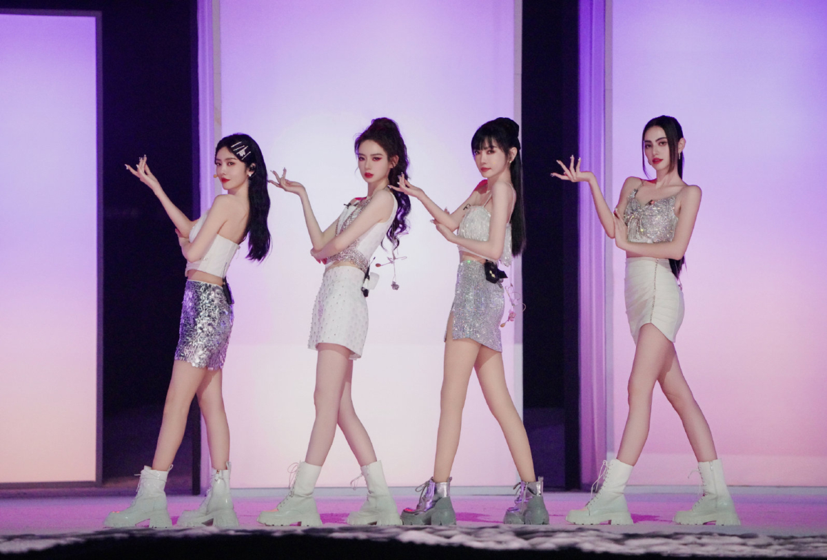 戚薇组《热恋情节》