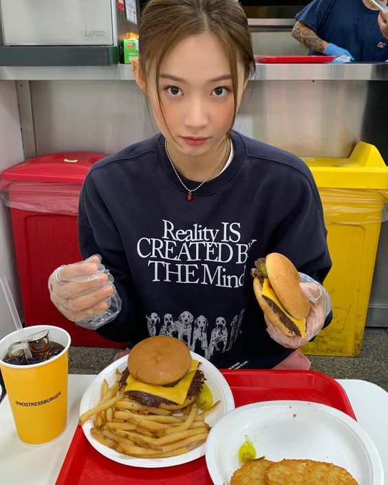 意识不饿了马上停止进食