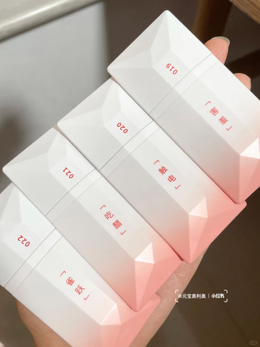 完美日记 | 名片唇釉