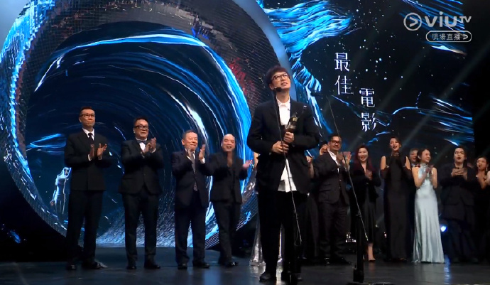 黄子华在台上哽咽