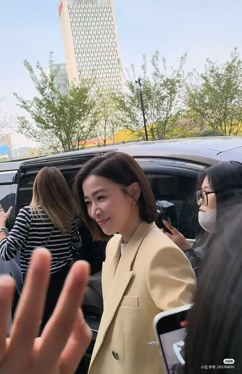 诗曼录制《无限超越班2》的路透照