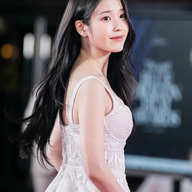 制作《泪之女王》之初曾邀请 IU 来担任女主角