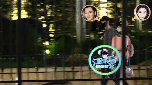 虽然并肩走但几乎零互动