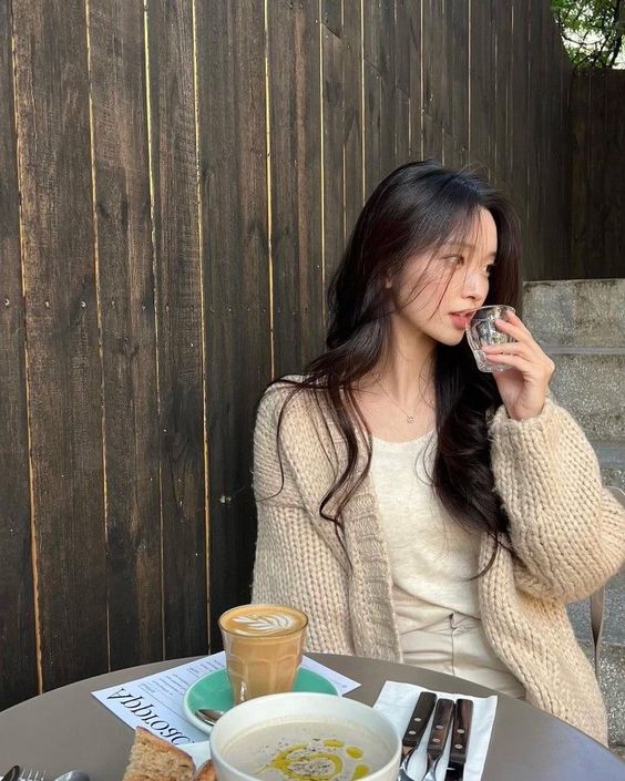 最后，开口练习是提升表达能力的关键