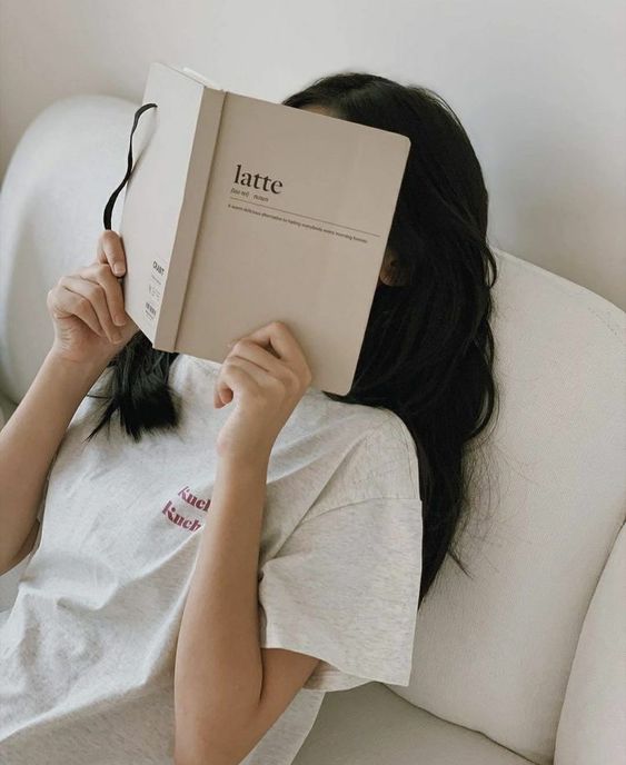 首先，大量阅读是提升表达能力的基础