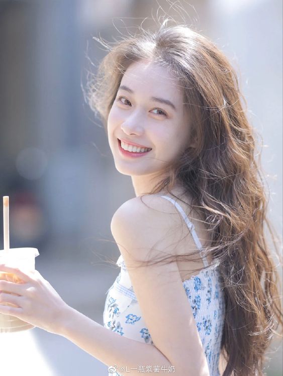 要知道无论是哪种原因，相信爱情总会出现，对的人总会在不经意间出现。