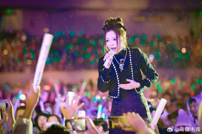 张韶涵抱病上阵