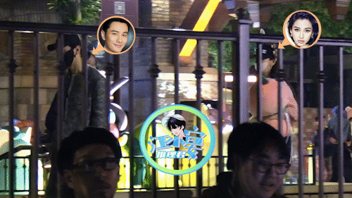 黄晓明停下来等 Angelababy