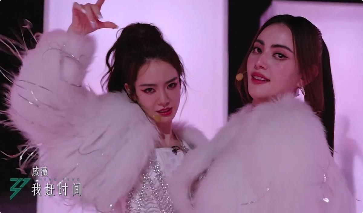 戚薇组一公舞台《热恋情节》被吐槽