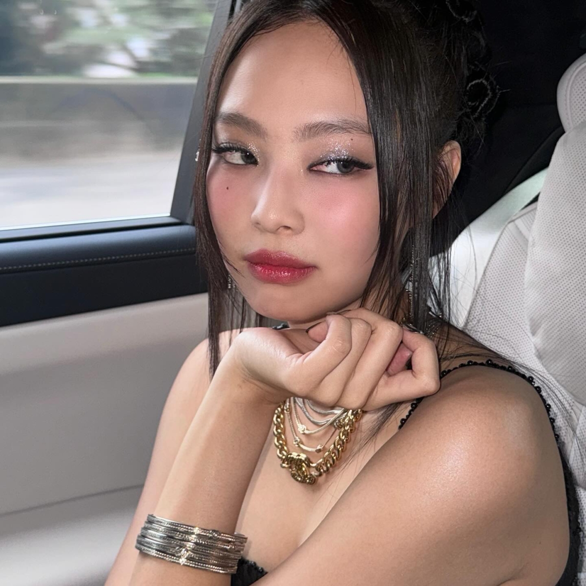 Jennie 同款「蝴蝶腮红」