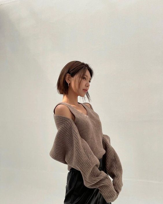 14、羽毛流苏切短发