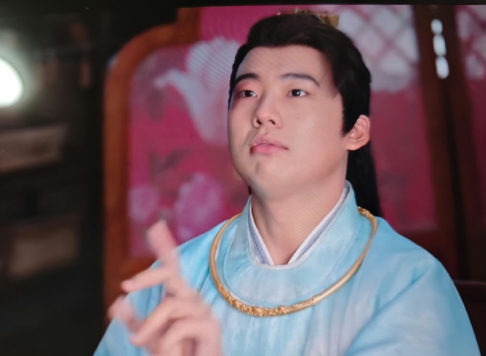 “郭麒麟”却明显胖了一大圈