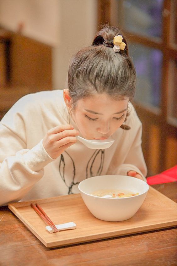 2. 均衡饮食: