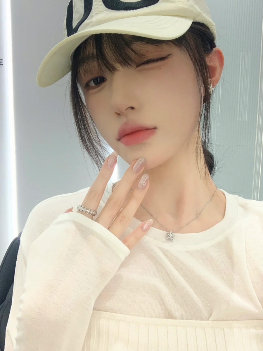 夏季显白美甲款式 8、裸粉猫眼