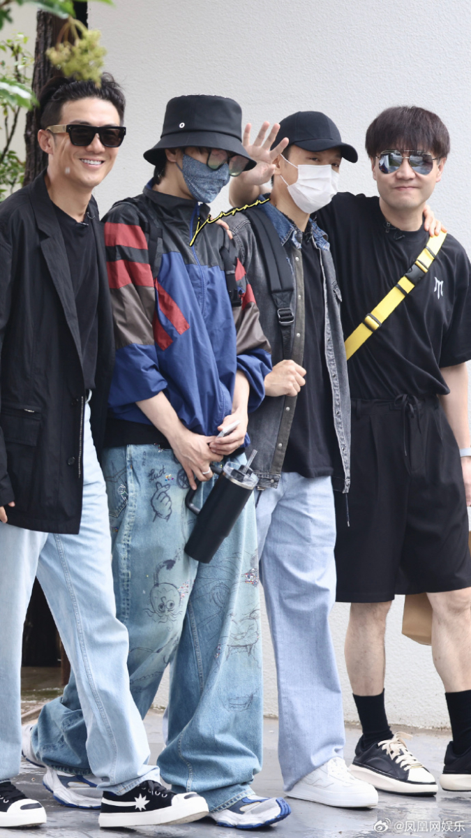 欧美圈“金童玉女”都在分手，他们凭啥偷偷幸福？_搜狐网, image size:675x1200