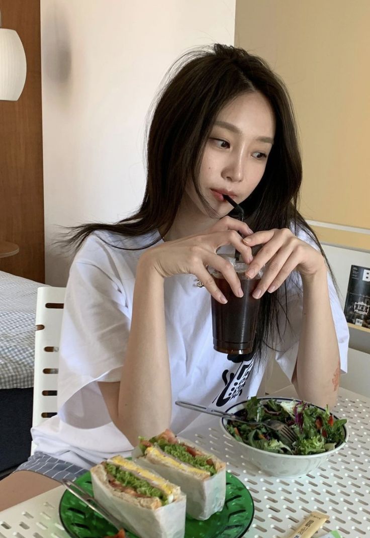 9、外食前先微微垫肚子