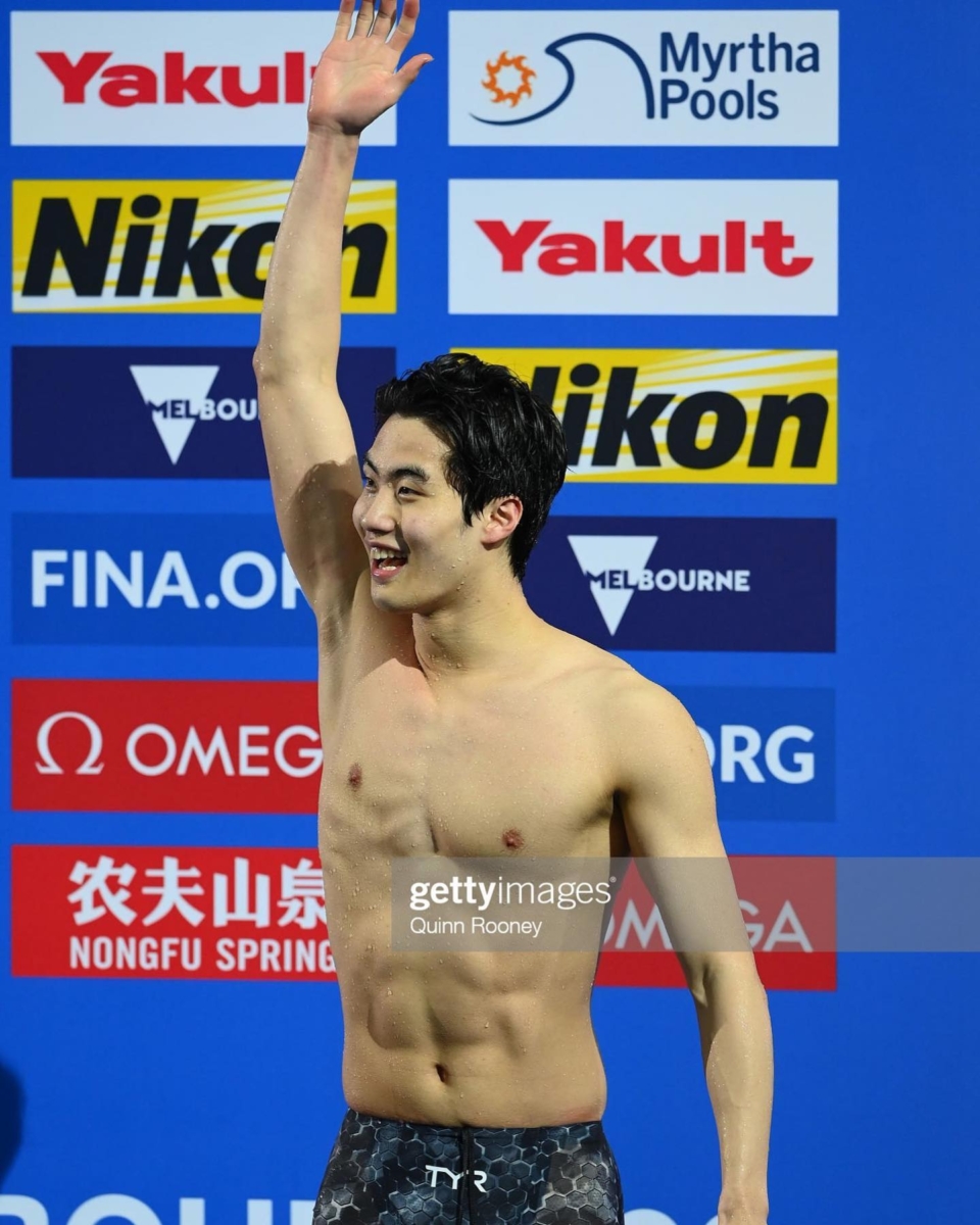 韩国游泳选手:黄宣优