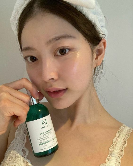 使用保湿精华.加强保湿效果