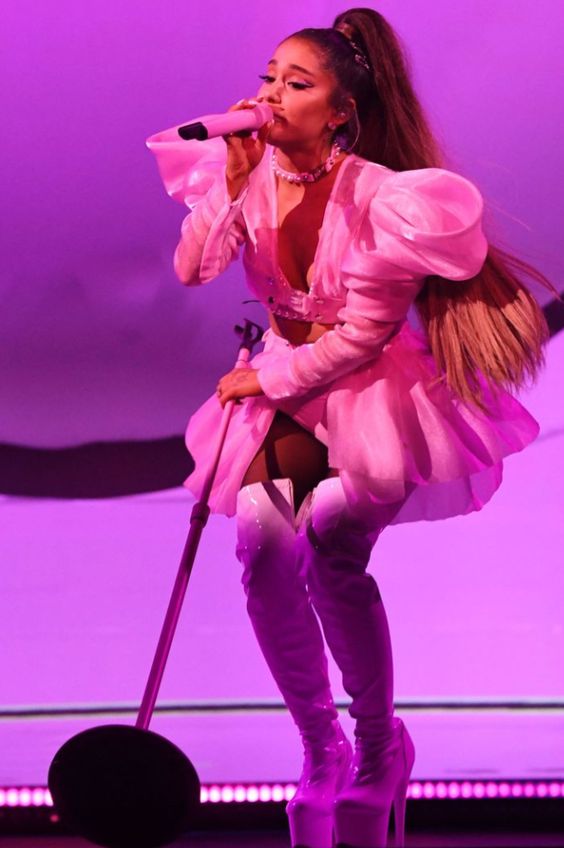 将视觉焦点集中在腰线上