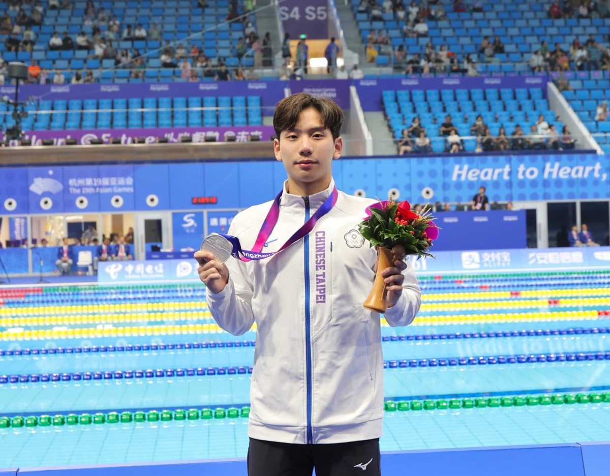 在杭州亚运会获得蝶式银牌