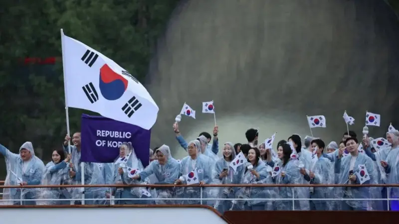 还有人认为“法国是在报复平昌的屈辱”。