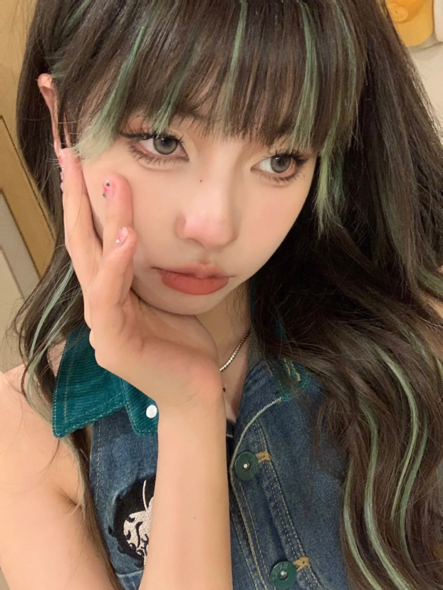 6、黑茶色+苹果绿