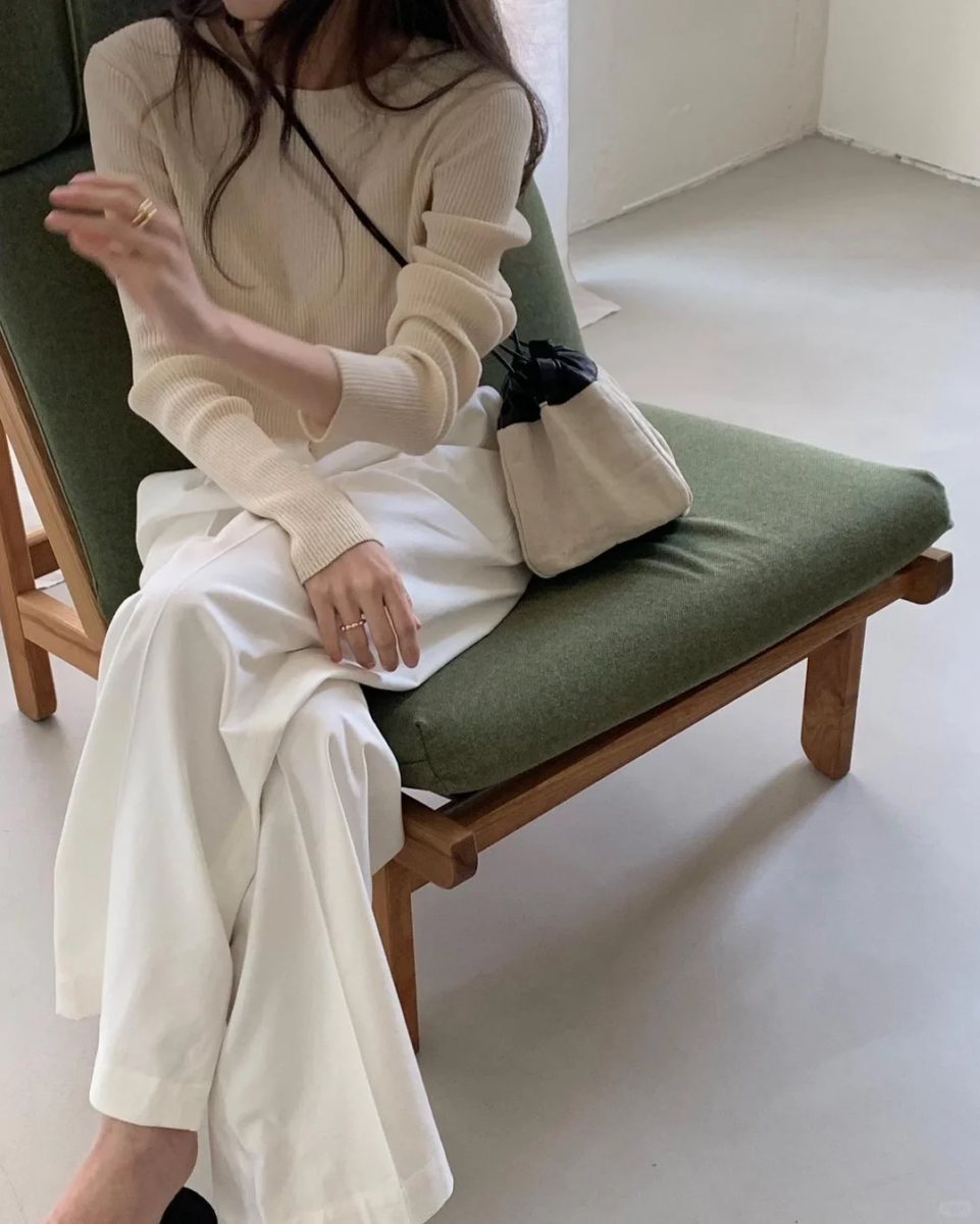 2、米白色+白色