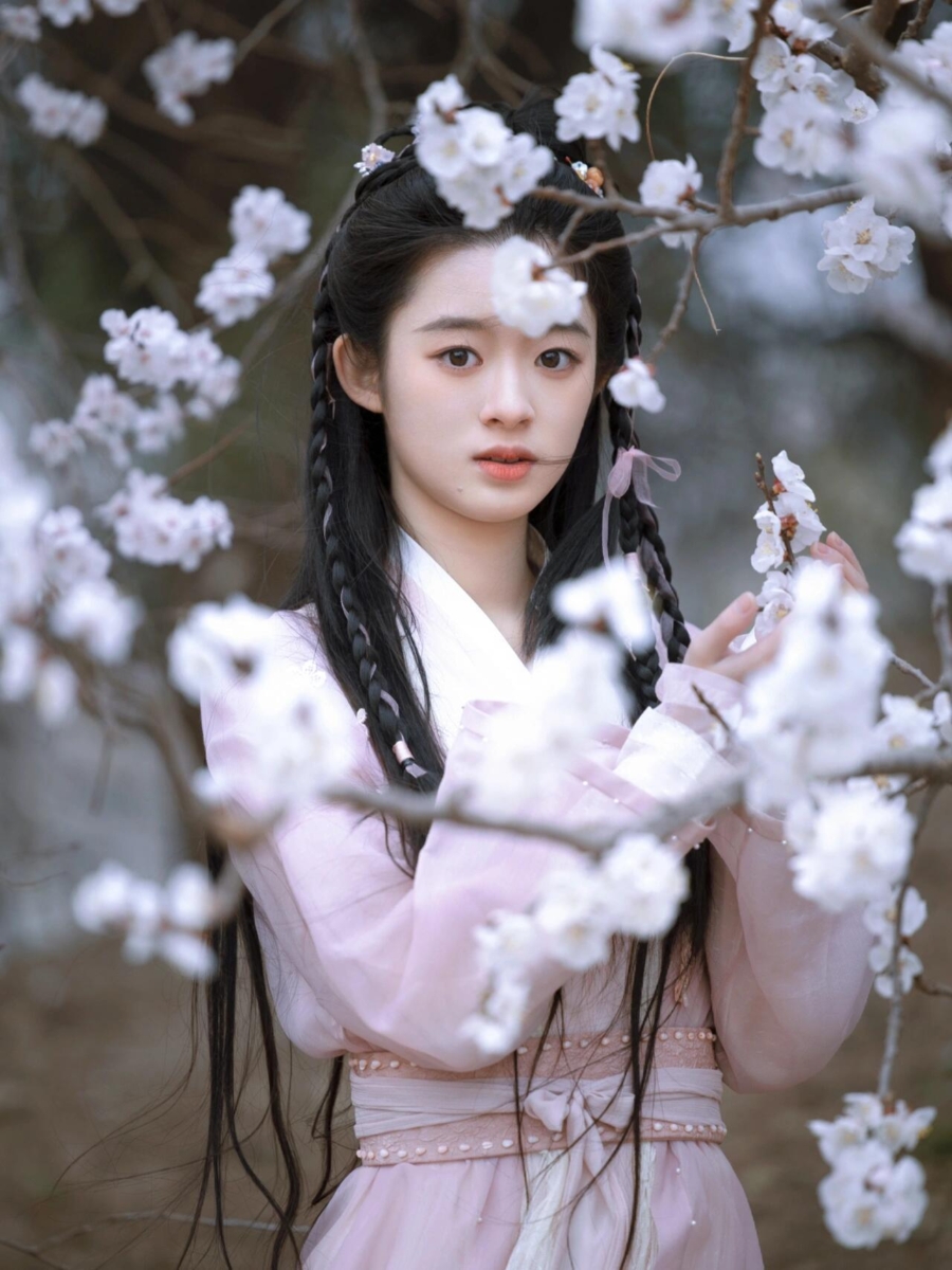 内娱05后小花:3、黄杨钿甜(2007年出生)