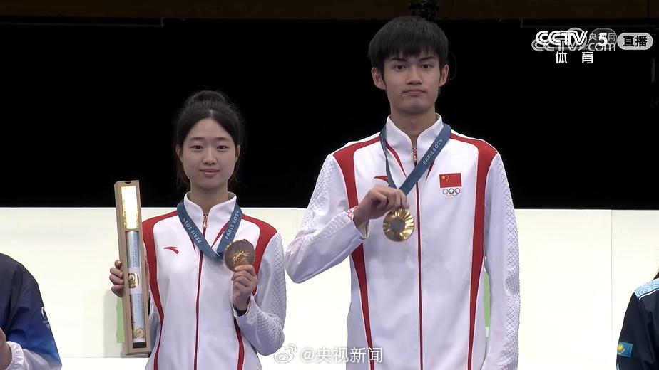 黄雨婷 / 盛李豪拿下中国队奥运首金