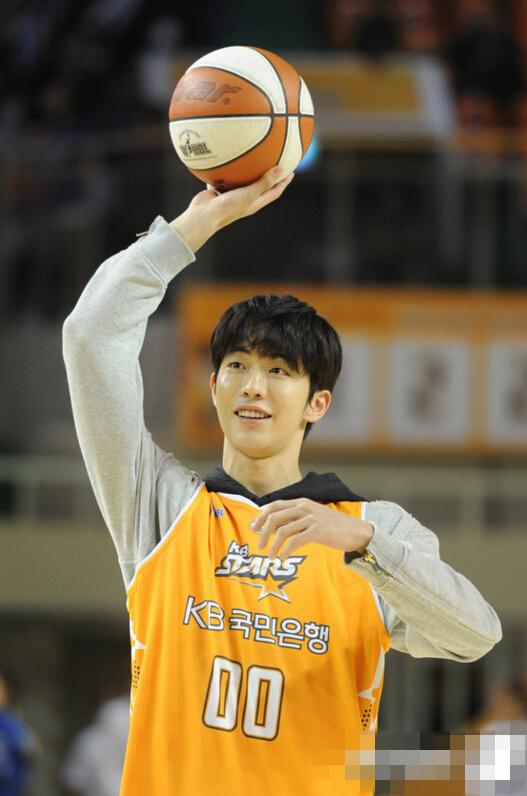 3、南柱赫 · 篮球