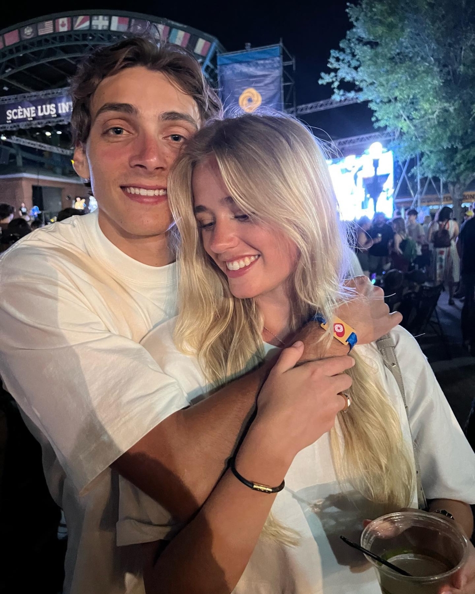 经常在 IG 秀女友像个恋爱脑