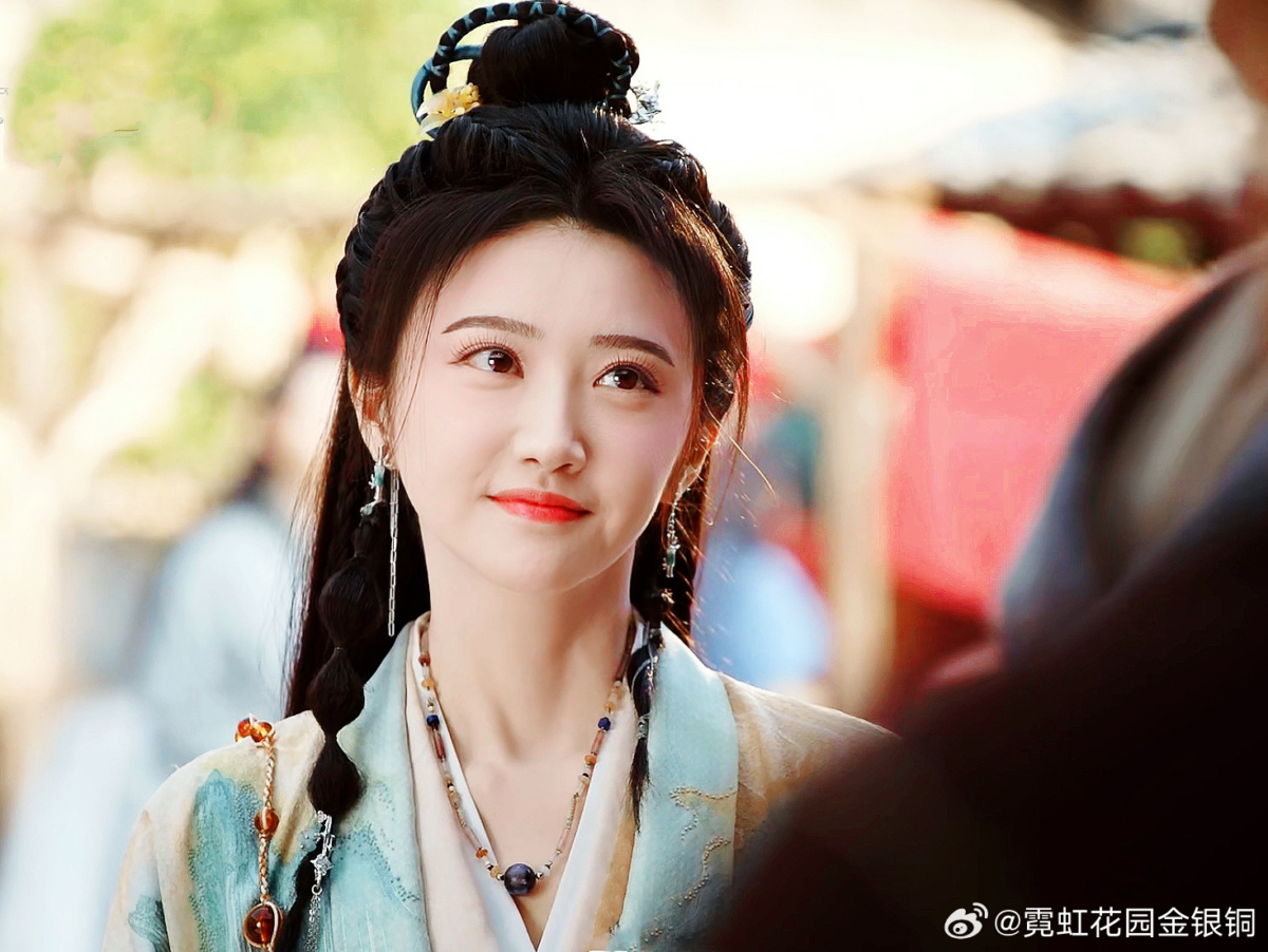 《四海重明》改编自衣带雪的小说《我有三个龙傲天竹马》