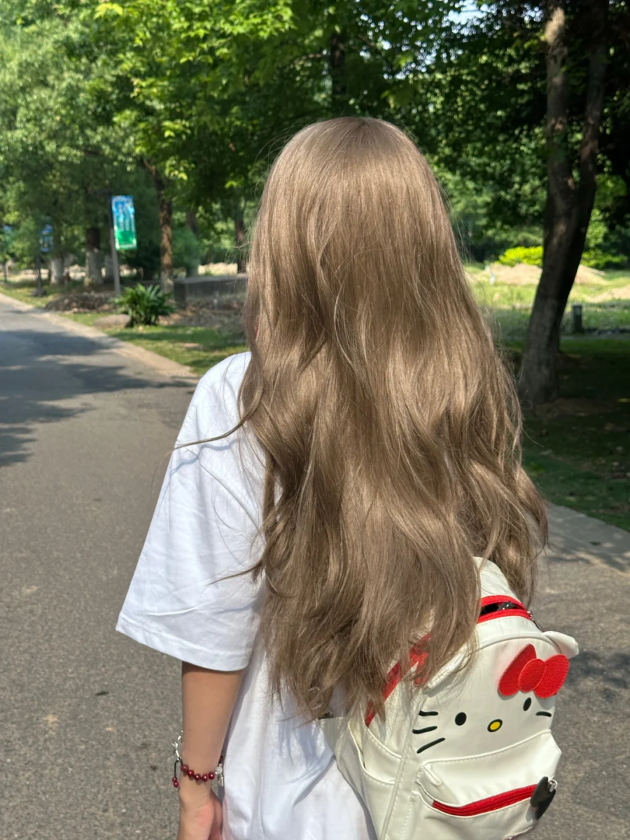 榛果灰棕室外光效果