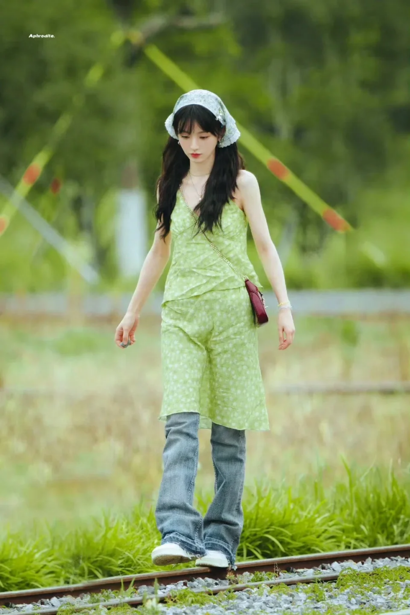 3、学会「叠穿」增加层次感