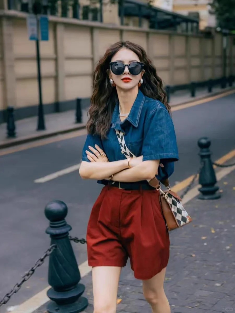 2、牛仔元素是必备