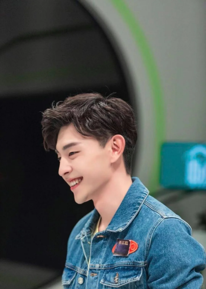 邓伦有逐渐被解封的迹象