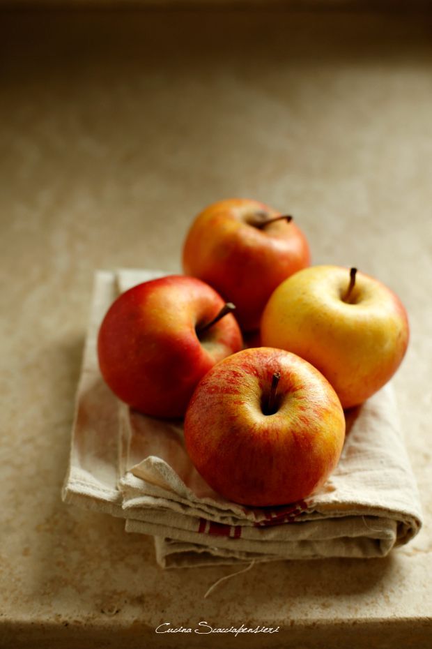 黑眼圈急救法四、苹果片敷