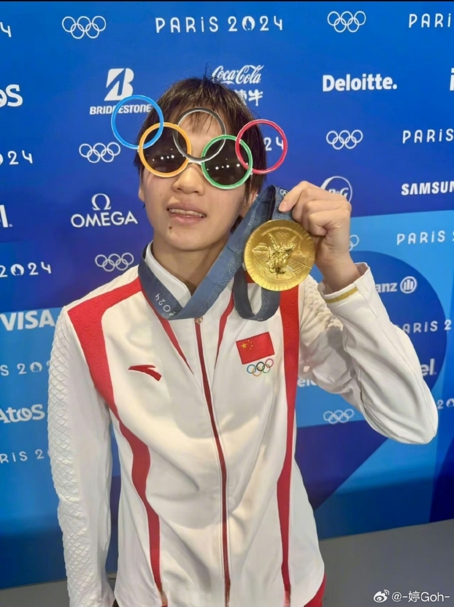 比赛前一天在“乌龟盲盒”直播间看了几个小时