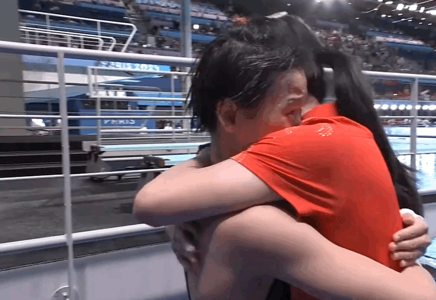 赢了比赛后抱着教练哭了